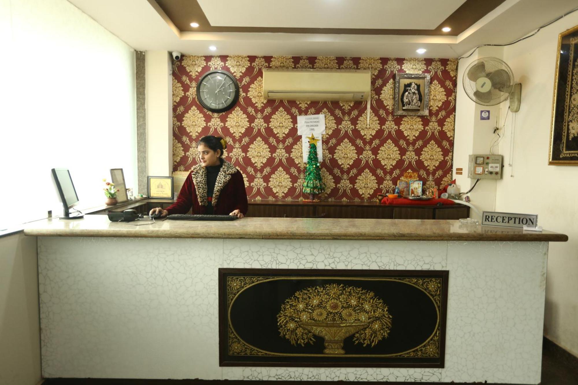 24 Hotel & Resort Агра Екстериор снимка