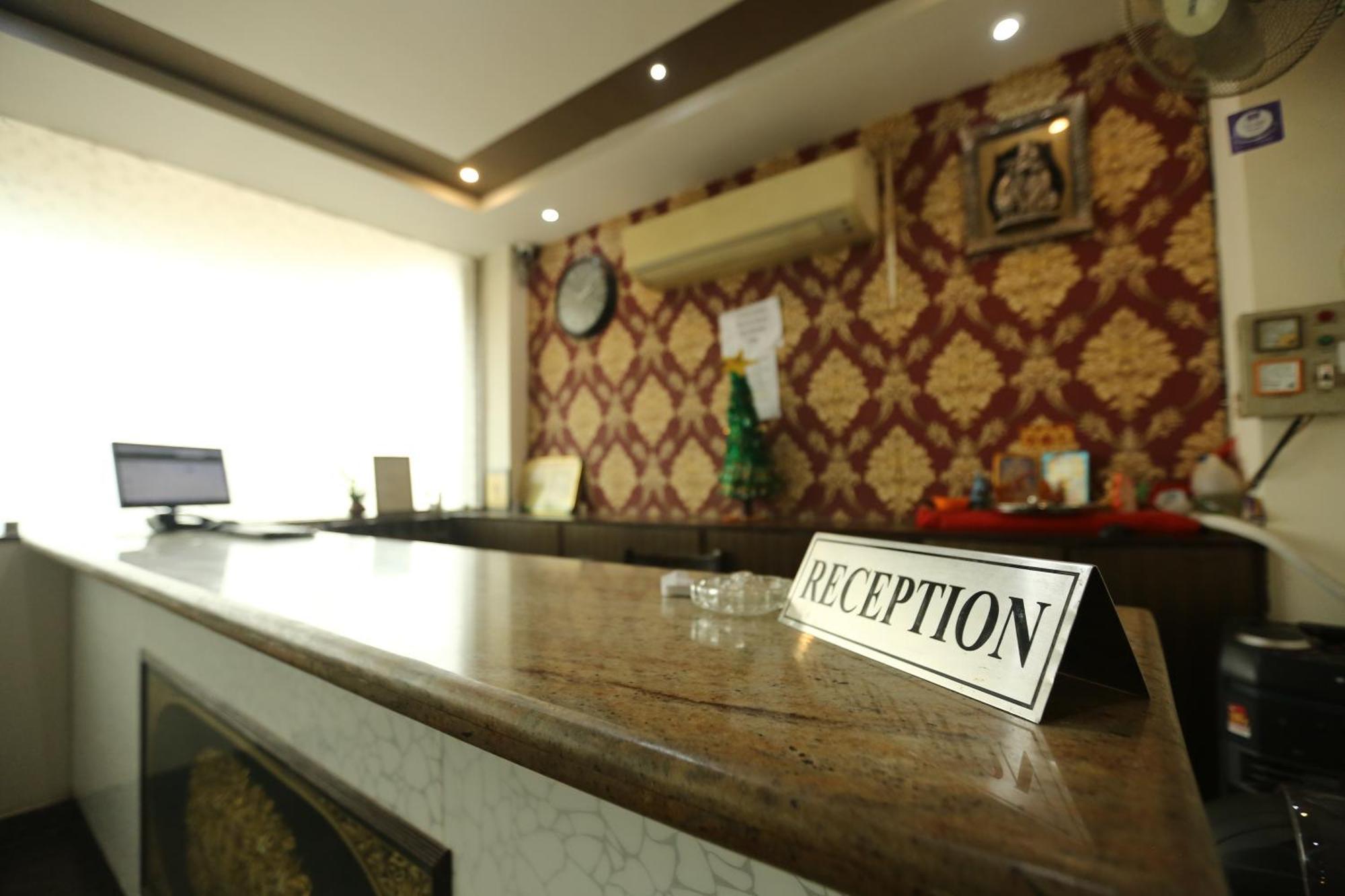 24 Hotel & Resort Агра Екстериор снимка