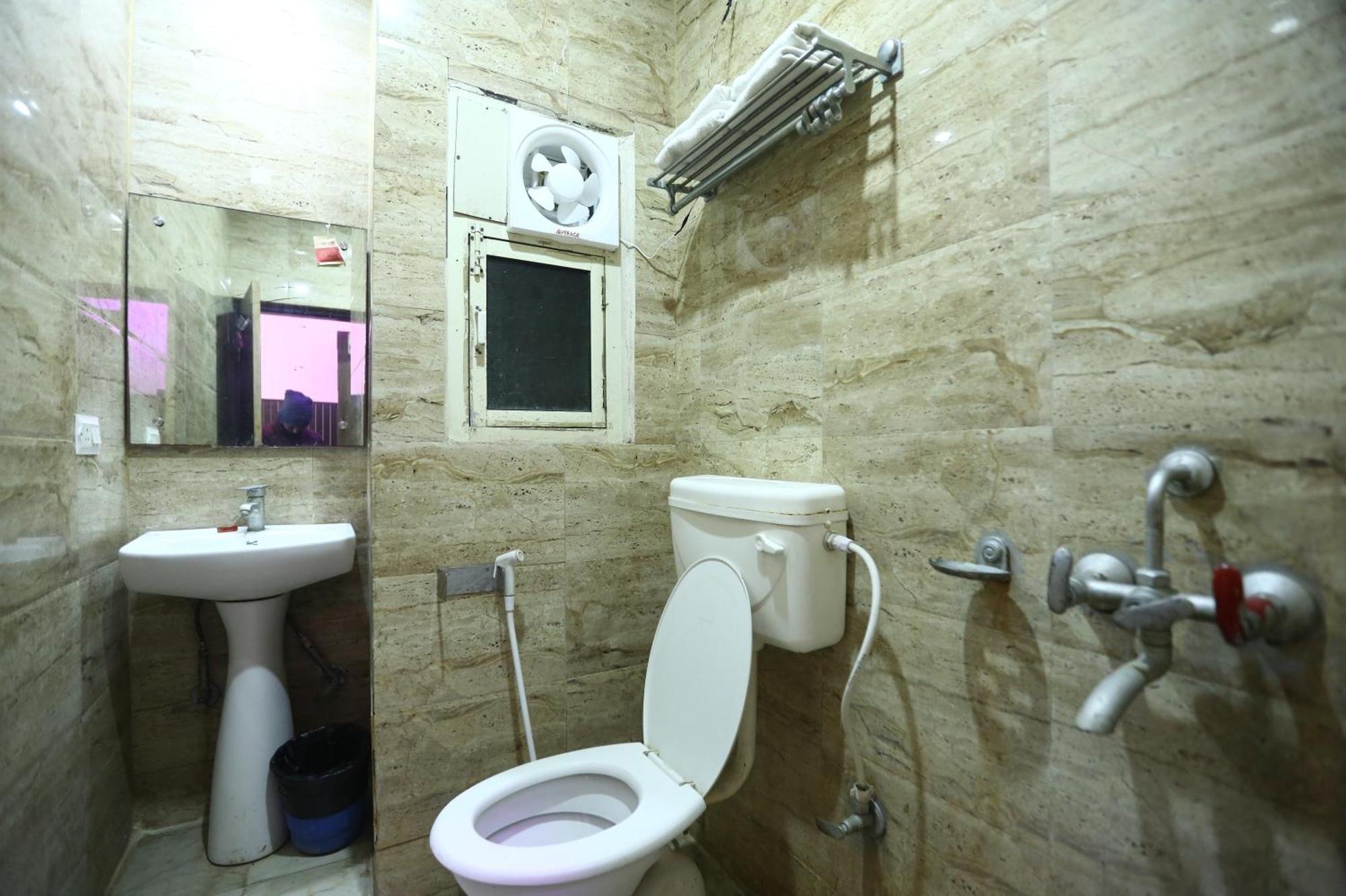 24 Hotel & Resort Агра Екстериор снимка