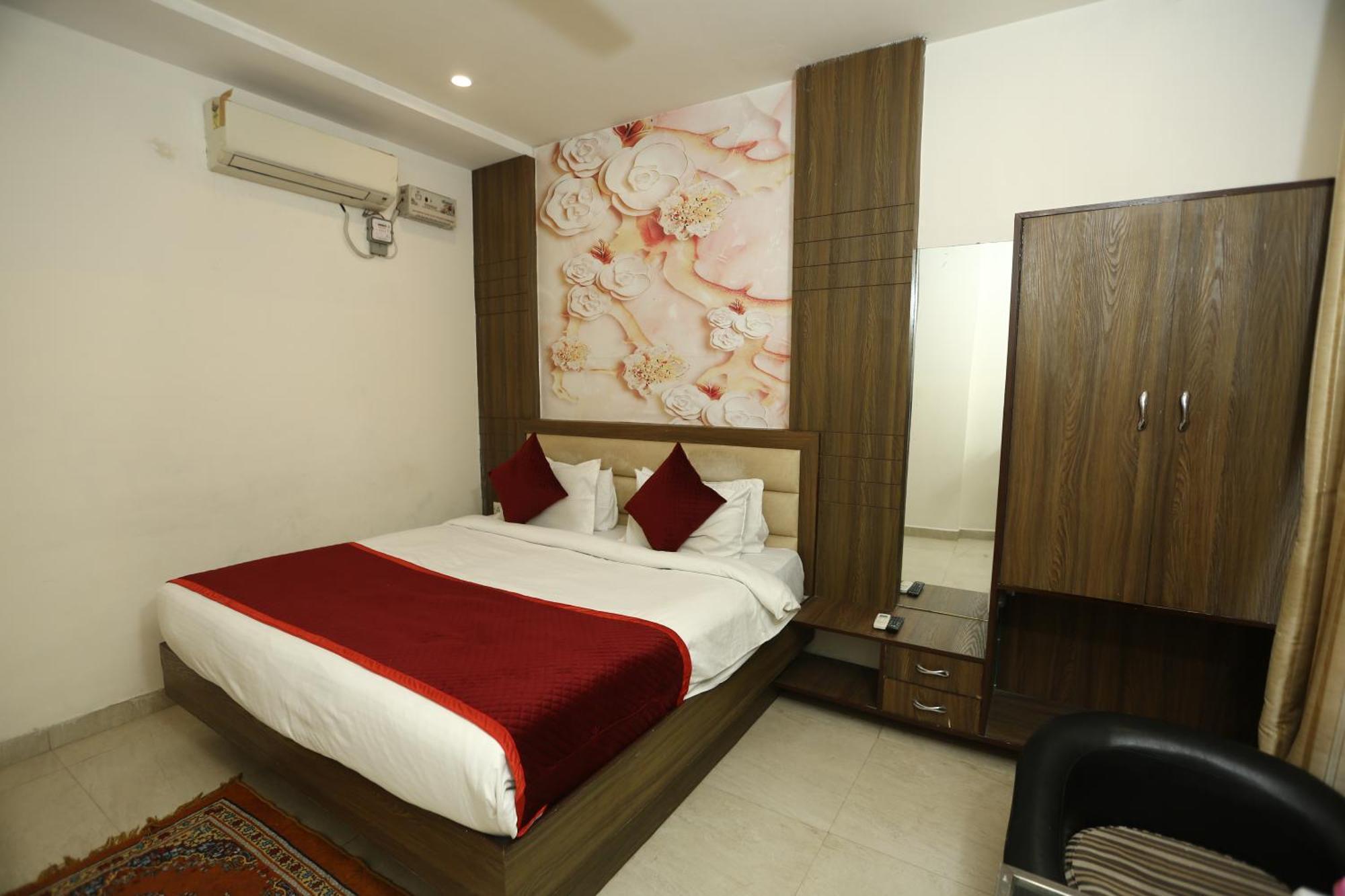 24 Hotel & Resort Агра Екстериор снимка