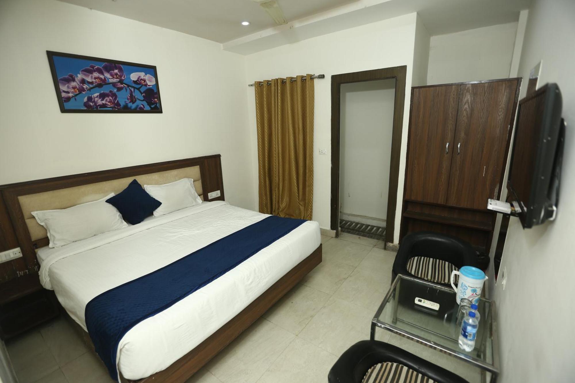 24 Hotel & Resort Агра Екстериор снимка