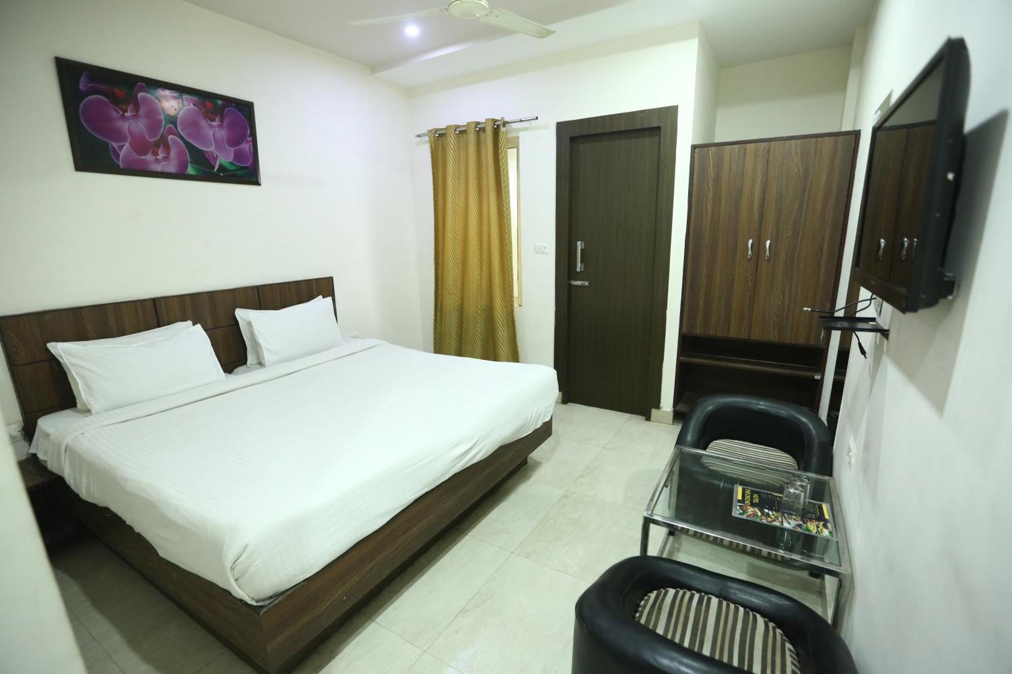24 Hotel & Resort Агра Екстериор снимка