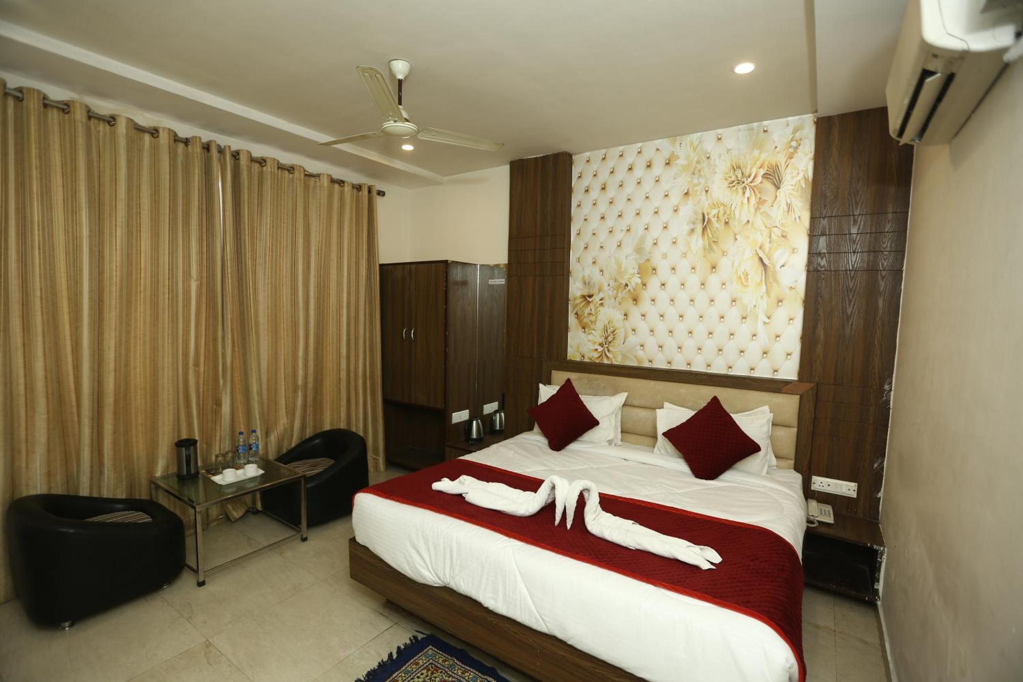 24 Hotel & Resort Агра Екстериор снимка