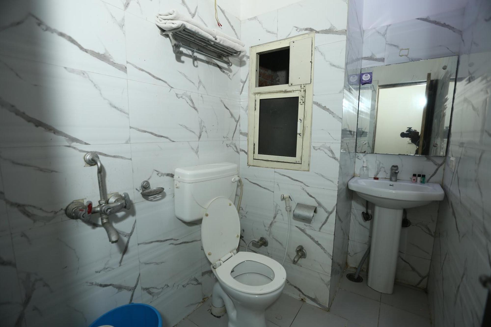 24 Hotel & Resort Агра Екстериор снимка