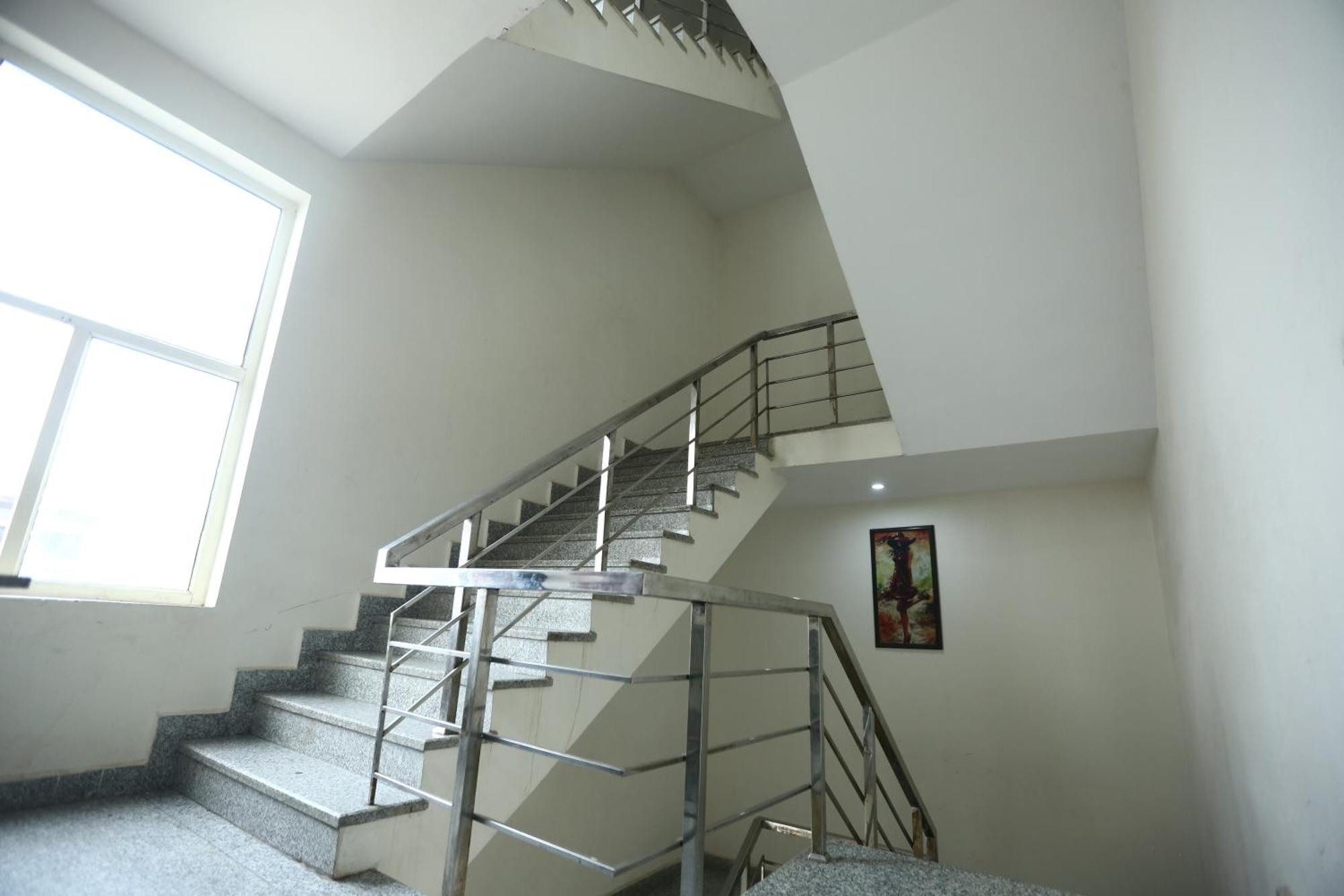 24 Hotel & Resort Агра Екстериор снимка