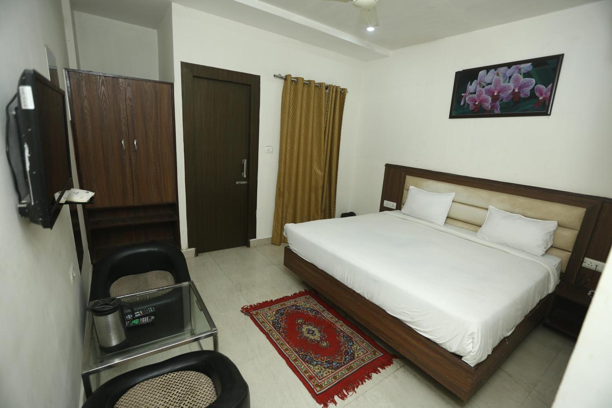 24 Hotel & Resort Агра Екстериор снимка