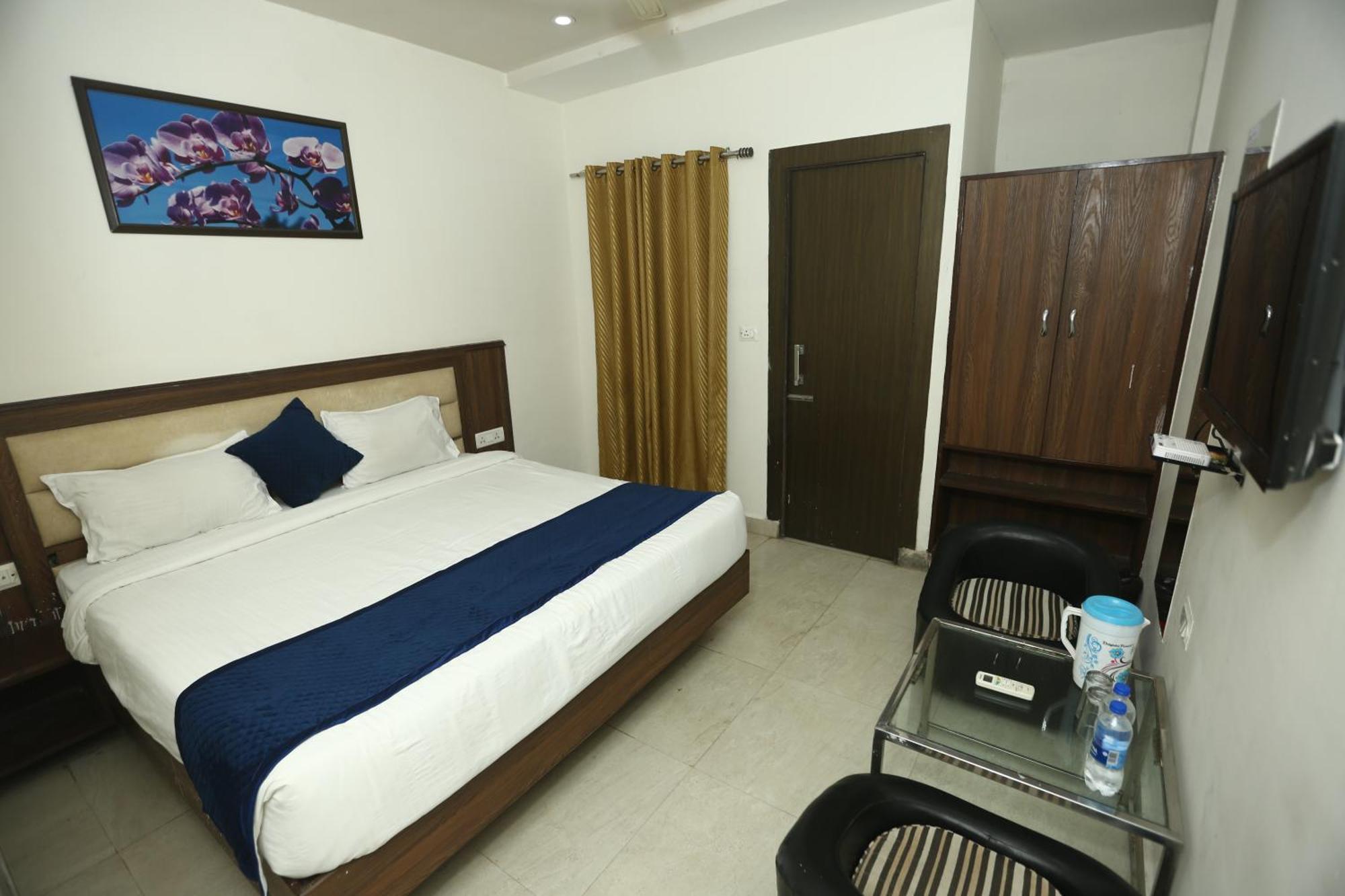 24 Hotel & Resort Агра Екстериор снимка
