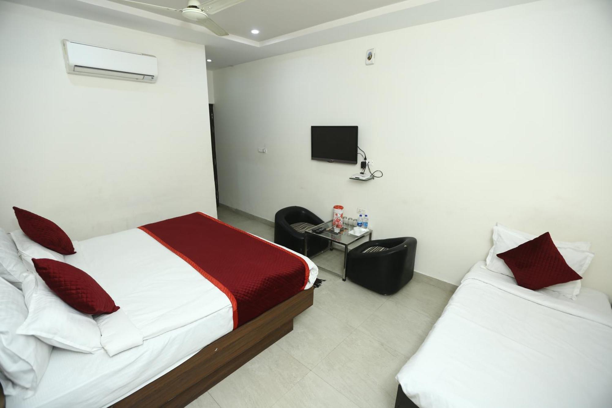 24 Hotel & Resort Агра Екстериор снимка