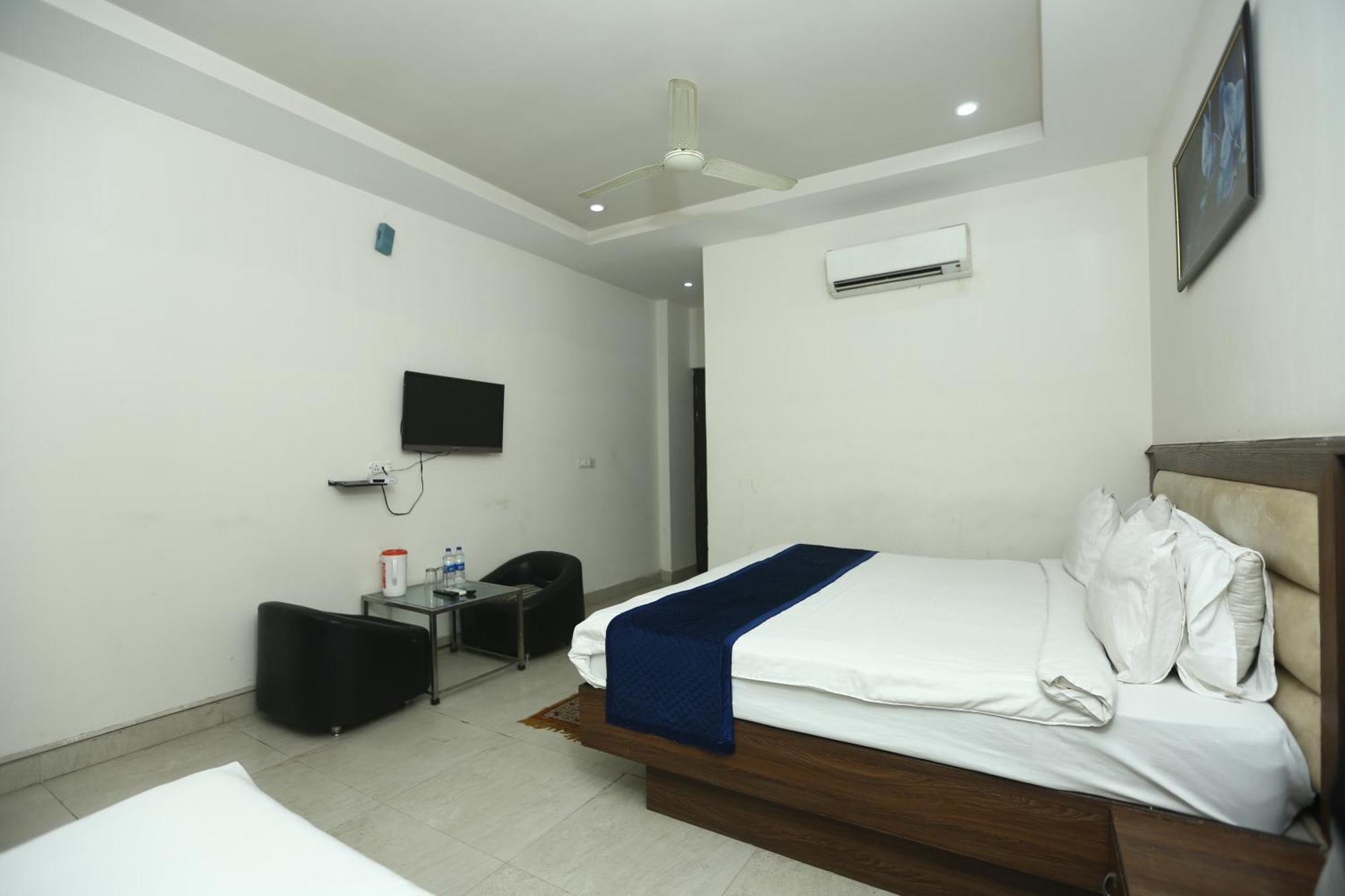 24 Hotel & Resort Агра Екстериор снимка