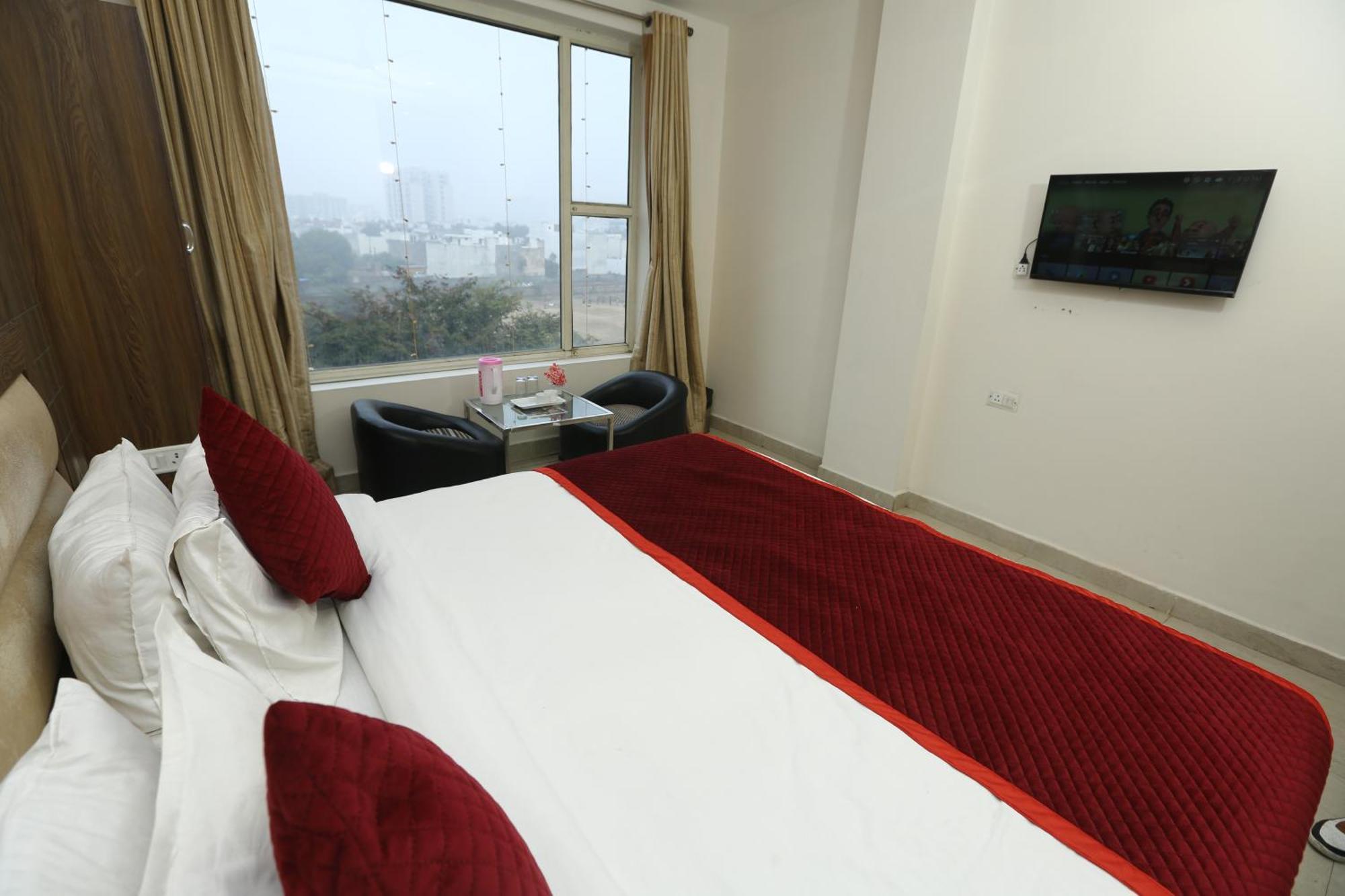24 Hotel & Resort Агра Екстериор снимка