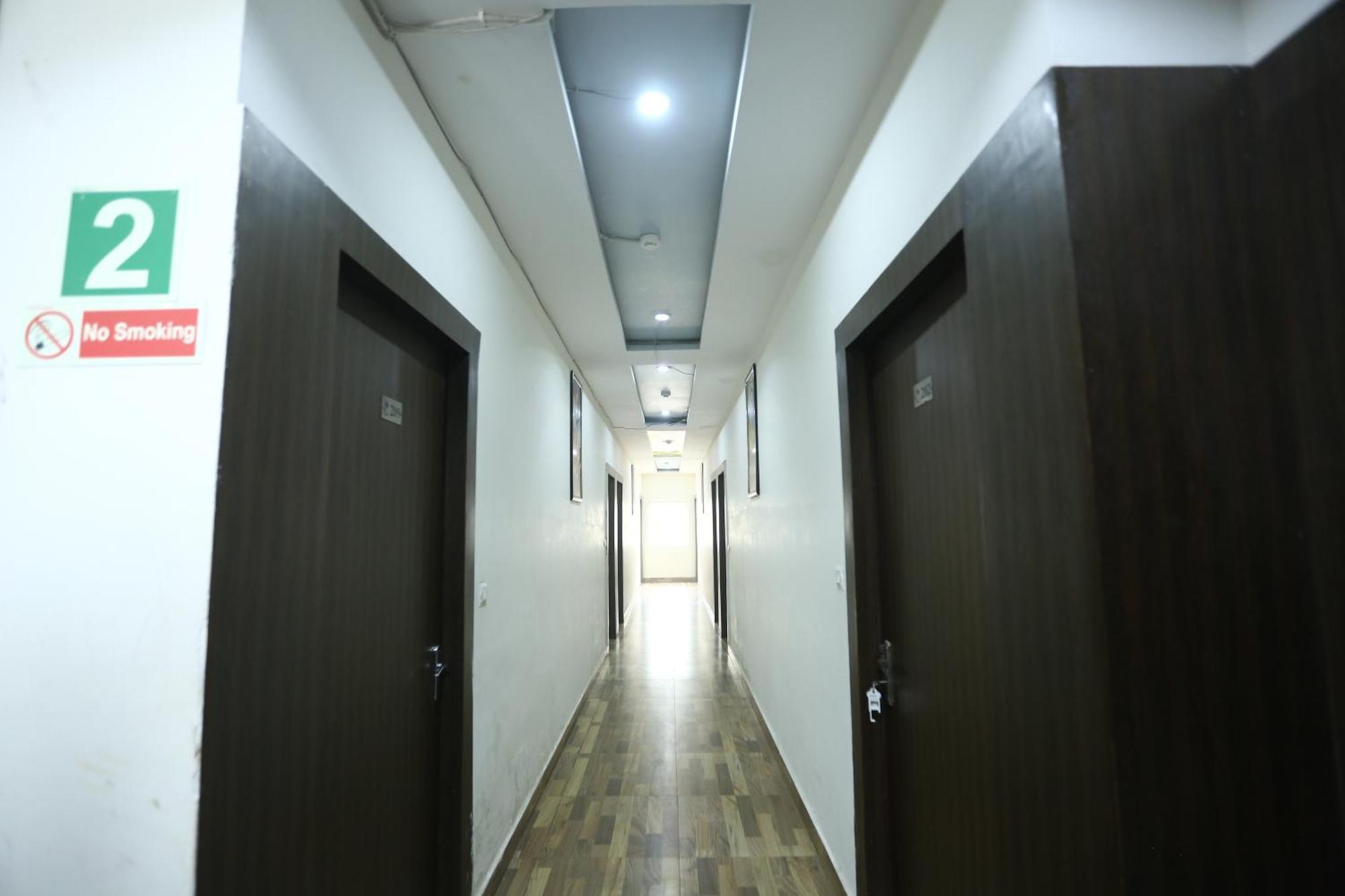 24 Hotel & Resort Агра Екстериор снимка